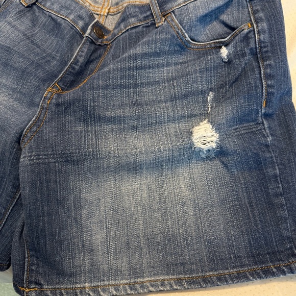 Old Navy Boyfriend Distressed Denim Jean Shorts Women’s Size 14 Blue 6” inseam - Picture 9 of 10